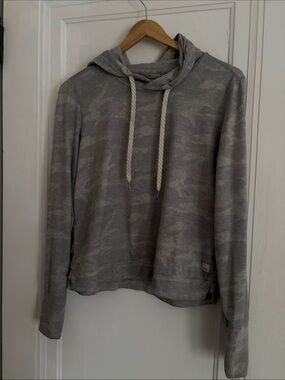 Vuori Women’s Essential Halo Hoodie in Pale Heather Camo